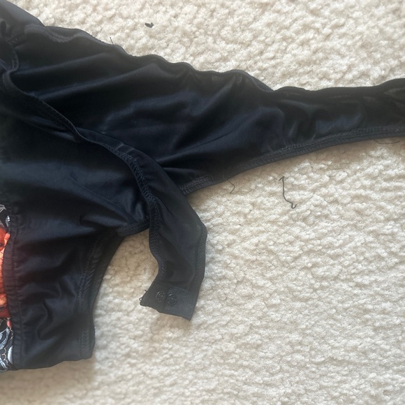 PrettyLittleThing Multicolor Patterned Top - Picture 4 of 4